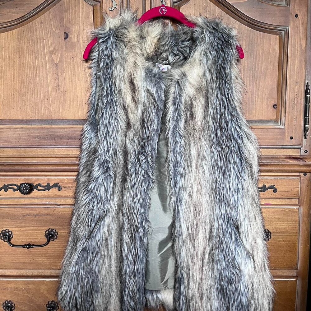 Xhilaration Grey‎ and Tann Faux Fur Vest